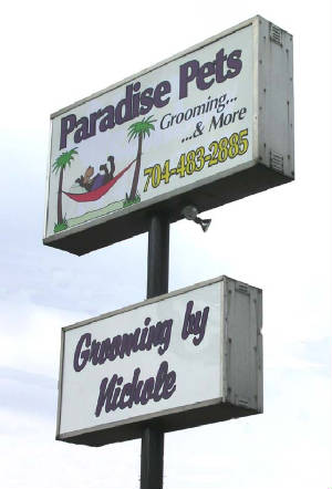 paradisepetslightedsign.jpg